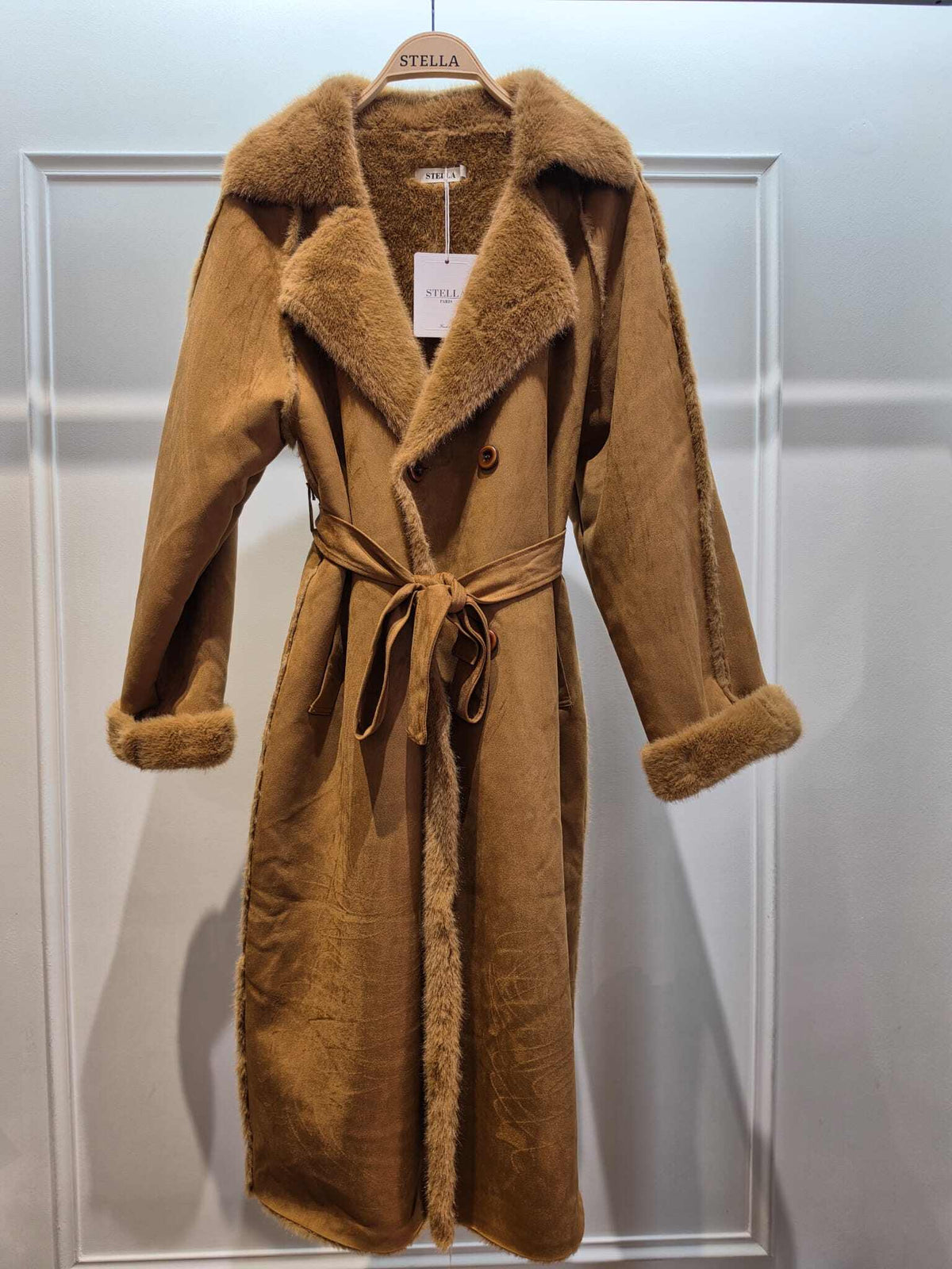 Manteau long ceinturé col fourrure camel