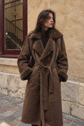 Manteau long ceinturé col fourrure chocolat